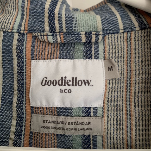 Men’s sort sleeve button up - Picture 2 of 3